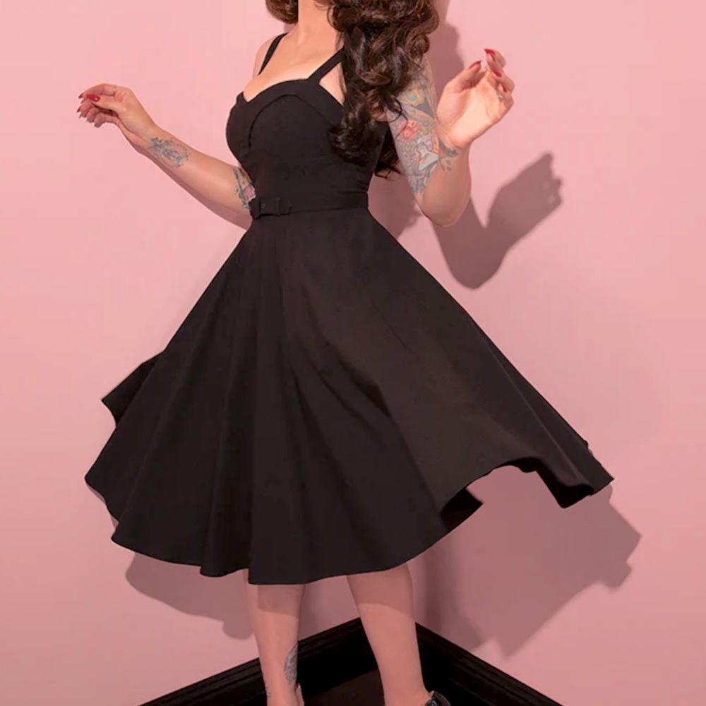 Vixen Micheline Pitt Black Maneater swing dress size LG